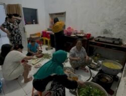 Ketua Fraksi Golkar Makassar Dirikan Dapur Umum Buat Warga Terdampak Banjir