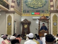 Rudianto Lallo Singgung Kehebatan Karaeng Pattingalloang saat Isi Ceramah Tarawih di Kelurahan Tallo