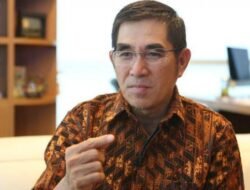 Diduga Intervensi Kasus Setnov, Mantan Ketua MK Dorong DPR Tindak Jokowi