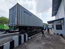 UPT Metrologi Legal Disdag Makassar Turun Tera Ulang Timbangan Jembatan di Pattene