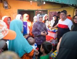 Indira Yusuf Ismail Salurkan Bantuan Kepada Korban Kebakaran di Maccini Gusung