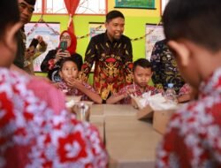 Pjs Wali Kota Arwin Azis Apresiasi Program Hasanuddin Peduli Anak Sekolah di Makassar
