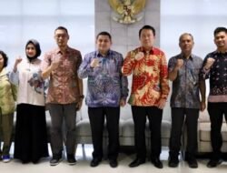 Didampingi Kepala Bappeda, BPKAD, Walkot Makassar yang Pertama Serahkan LKPD 2024 ke BPK Sulsel