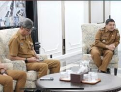 Kepala Bappeda dan Balitbangda Makassar Dampingi Appi Terima Audiens Penyelenggara IAPA