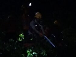 Terekam CCTV! 2 Pemuda Mabuk di Makassar Terjun ke Kanal, 1 Hilang Terseret Arus
