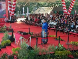 Munafri-Aliyah Kenakan Pakaian Adat di Upacara Penurunan Bendera HUT RI ke-81 Kota Makassar